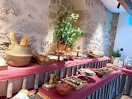 De La Trucha Hotel