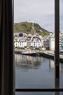 Hotel Brosundet