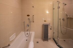 Broadway Mansions Hotel - On the Bund