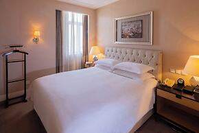 Broadway Mansions Hotel - On the Bund