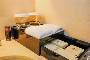 Broadway Mansions Hotel - On the Bund