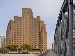 Broadway Mansions Hotel - On the Bund