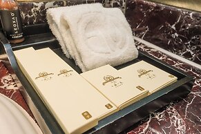 Broadway Mansions Hotel - On the Bund