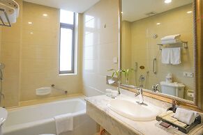 Broadway Mansions Hotel - On the Bund