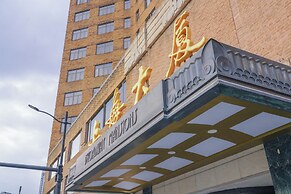 Broadway Mansions Hotel - On the Bund