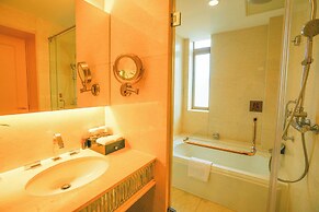 Broadway Mansions Hotel - On the Bund