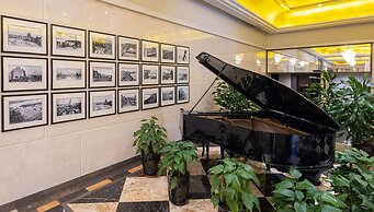 Broadway Mansions Hotel - On the Bund