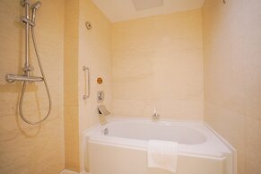 Broadway Mansions Hotel - On the Bund