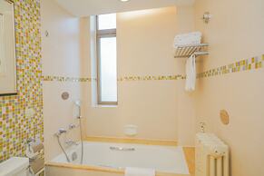 Broadway Mansions Hotel - On the Bund