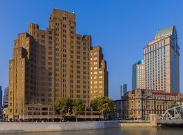 Broadway Mansions Hotel - On the Bund