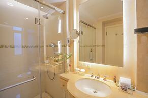 Broadway Mansions Hotel - On the Bund