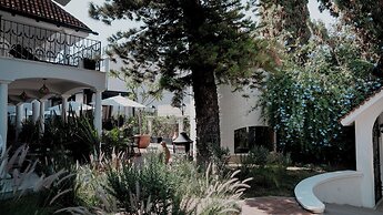 Casa Bonita Hotel + Cocina