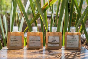 Casa Bonita Hotel + Cocina