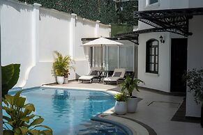 Casa Bonita Hotel + Cocina