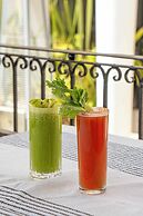 Casa Bonita Hotel + Cocina