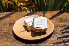 Casa Bonita Hotel + Cocina