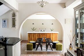 Casa Bonita Hotel + Cocina