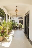 Casa Bonita Hotel + Cocina