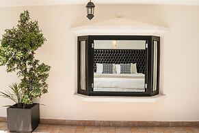 Casa Bonita Hotel + Cocina