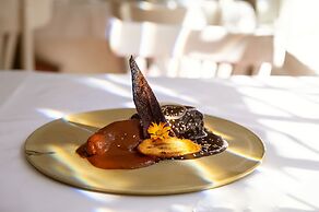 Casa Bonita Hotel + Cocina