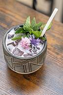 Casa Bonita Hotel + Cocina