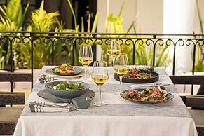 Casa Bonita Hotel + Cocina