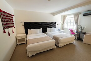 Casa Bonita Hotel + Cocina