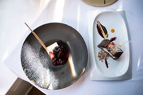 Casa Bonita Hotel + Cocina