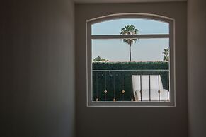 Casa Bonita Hotel + Cocina