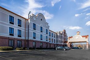 Comfort Inn & Suites Airport - American Way