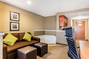 Comfort Inn & Suites Airport - American Way