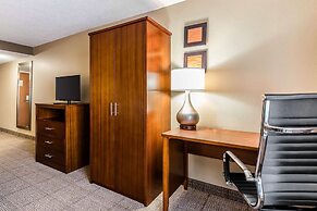 Comfort Inn & Suites Airport - American Way