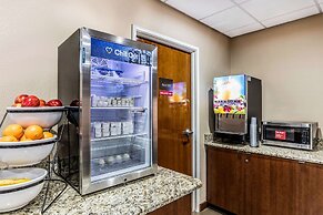 Comfort Inn & Suites Airport - American Way