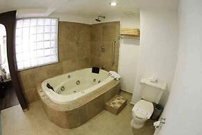 Gran Plaza Hotel & Convention Center