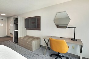 Holiday Inn Express & Suites New Berlin by IHG