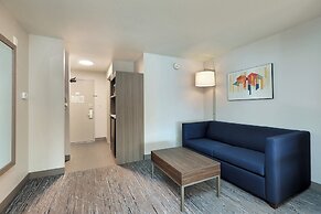 Holiday Inn Express & Suites New Berlin by IHG