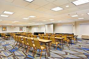 Holiday Inn Express & Suites New Berlin by IHG