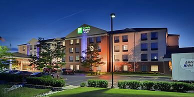 Holiday Inn Express & Suites New Berlin by IHG