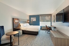 Holiday Inn Express & Suites New Berlin by IHG