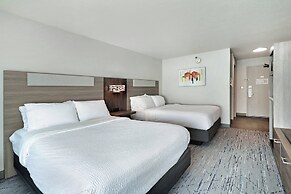 Holiday Inn Express & Suites New Berlin by IHG