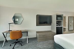 Holiday Inn Express & Suites New Berlin by IHG