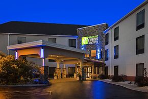 Holiday Inn Express Hotel & Suites Great Barrington, an IHG Hotel