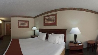 Holiday Inn Express & Suites Forest by IHG