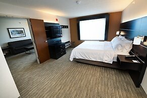Holiday Inn Express Hotel & Suites Grand Forks by IHG