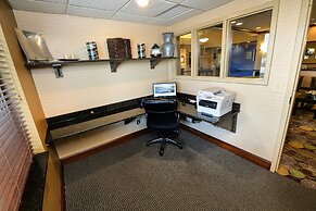 Holiday Inn Express Hotel & Suites Grand Forks by IHG
