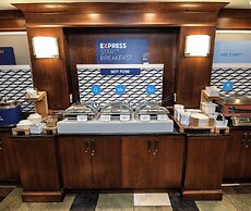 Holiday Inn Express Hotel & Suites Grand Forks by IHG