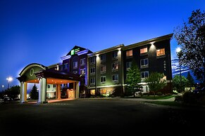 Holiday Inn Express Hotel & Suites Grand Forks by IHG