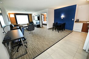 Holiday Inn Express Hotel & Suites Grand Forks by IHG