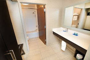 Holiday Inn Express Hotel & Suites Grand Forks by IHG