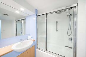 Oaks The Entrance Waterfront Suites